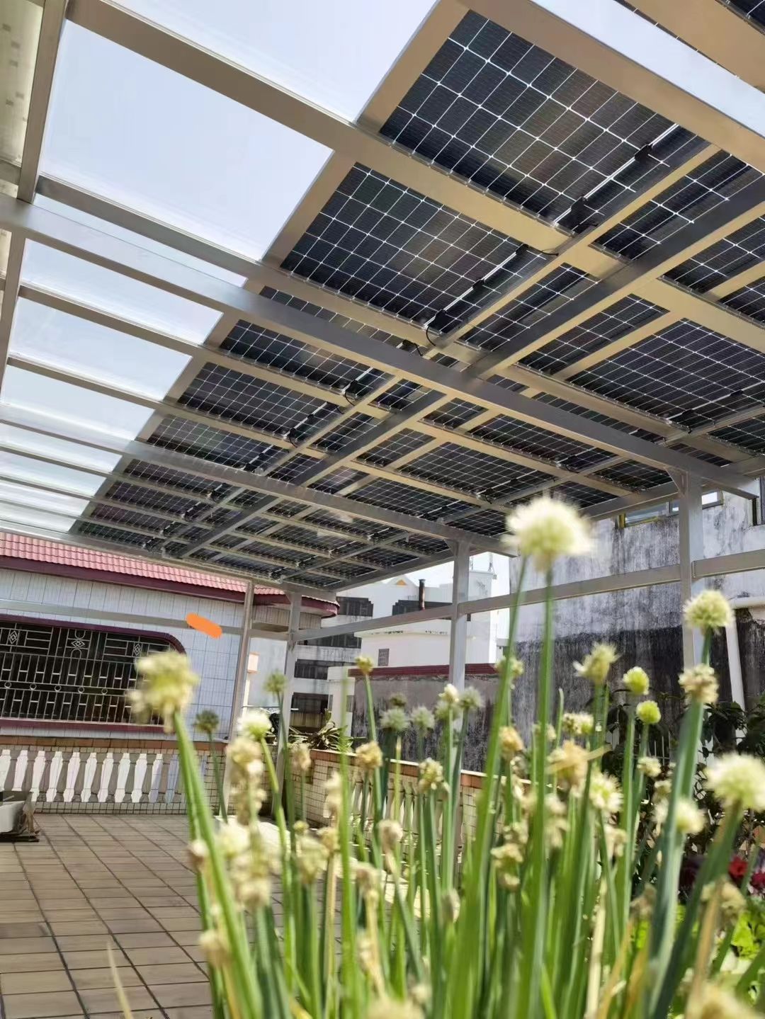 嘉鱼别墅家用屋顶太阳能发电系统安装